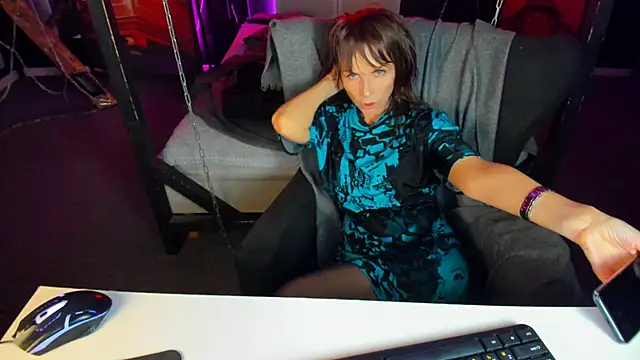 Elizabe th online show from 16, 3, 2025