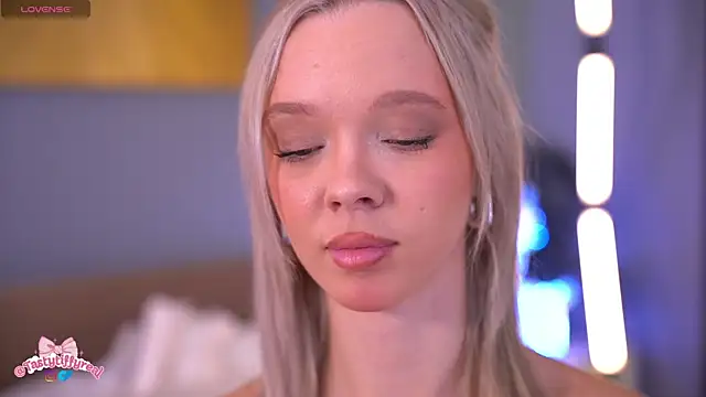  AlinaBailey online show from 15, 4, 2026