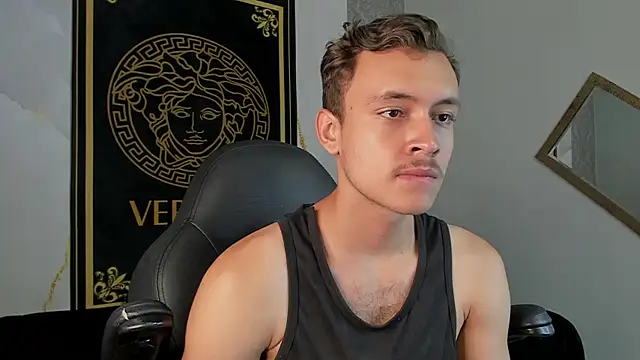 Snapshot of Desmon_Clark chatting on 4, 1, 2025 Desmon Clark online show from 4, 1, 2025