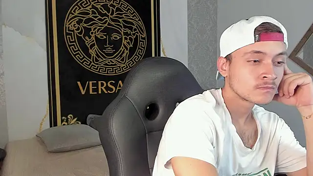 Snapshot of Desmon_Clark chatting on 13, 1, 2025 Desmon Clark online show from 13, 1, 2025