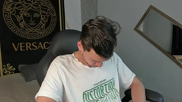 Snapshot of Desmon_Clark chatting on 13, 1, 2025 Desmon Clark online show from 13, 1, 2025