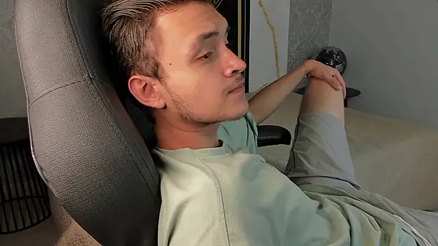 Snapshot of Desmon_Clark chatting on 18, 1, 2025 Desmon Clark online show from 18, 1, 2025