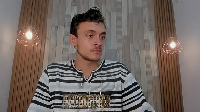 Snapshot of Desmon_Clark chatting on 1, 2, 2025 Desmon Clark online show from 1, 2, 2025