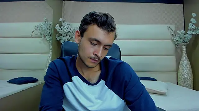 Snapshot of Desmon_Clark chatting on 2, 2, 2025 Desmon Clark online show from 2, 2, 2025