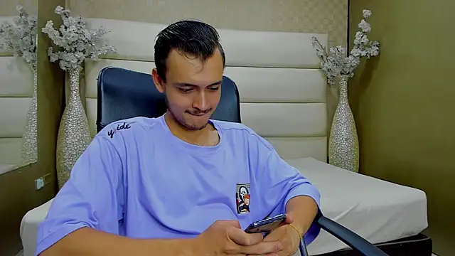 Snapshot of Desmon_Clark chatting on 2, 2, 2025 Desmon Clark online show from 2, 2, 2025