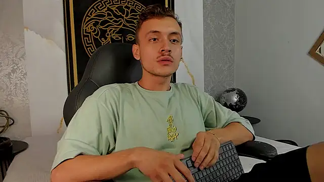 Desmon Clark online show from 27, 2, 2025