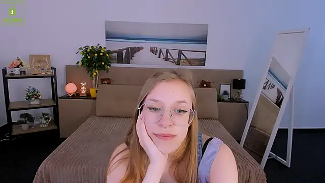 LayriantaVee online show from 5, 3, 2025