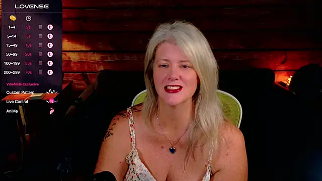 Snapshot of AliceHarlot chatting on 11, 9, 2025 AliceHarlot online show from 11, 9, 2025