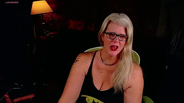 AliceHarlot online show from 28, 4, 2026