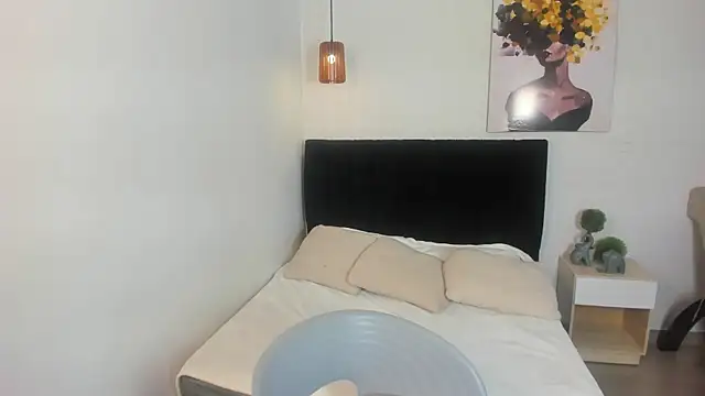 Scarlett  bell online show from 22, 10, 2025