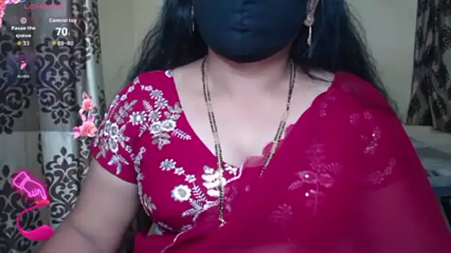 Snapshot of Queen_sakshi chatting on 25, 11, 2025 Queen sakshi online show from 25, 11, 2025