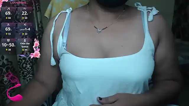 Snapshot of Queen_sakshi chatting on 27, 11, 2025 Queen sakshi online show from 27, 11, 2025