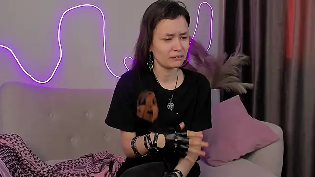 Emily Strikeee online show from 17, 2, 2025