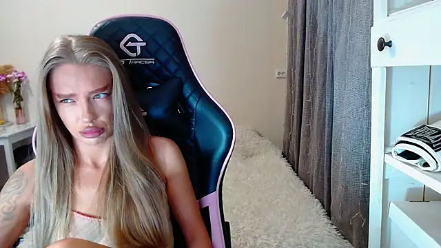 Snapshot of lonely_dreamm chatting on 19, 12, 2024 lonely dreamm online show from 19, 12, 2024