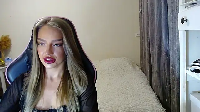 Snapshot of lonely_dreamm chatting on 5, 1, 2025 lonely dreamm online show from 5, 1, 2025