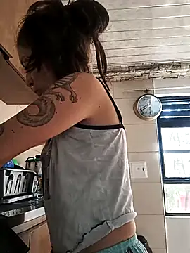 Snapshot of Tefannyy_ chatting on 9, 10, 2025 Tefannyy online show from 9, 10, 2025