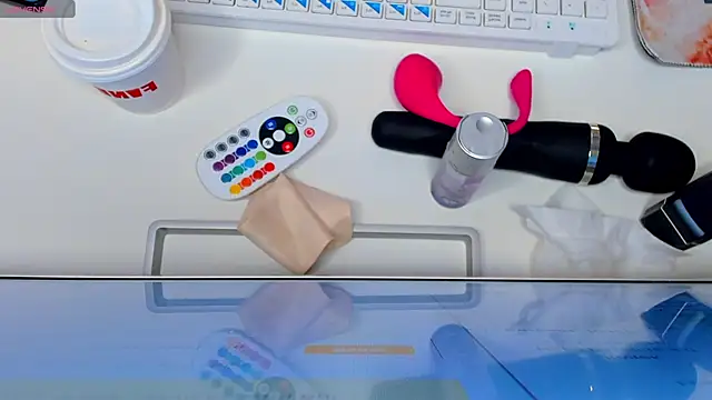 Snapshot of GiaCale chatting on 7, 11, 2025 GiaCale online show from 7, 11, 2025