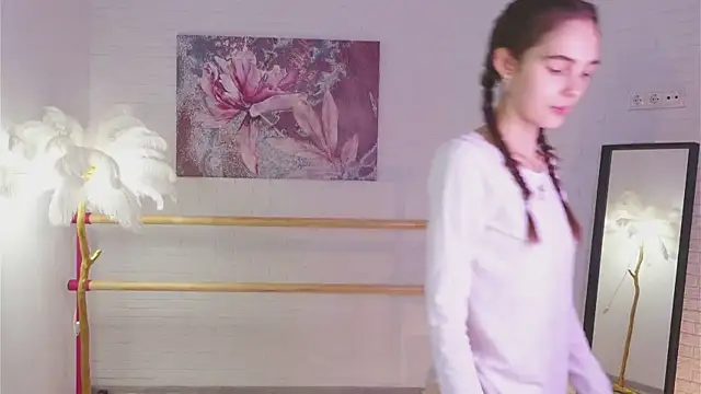 Snapshot of lylylovesyou chatting on 11, 1, 2025 lylylovesyou online show from 11, 1, 2025