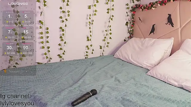 Snapshot of lylylovesyou chatting on 24, 10, 2025 lylylovesyou online show from 24, 10, 2025