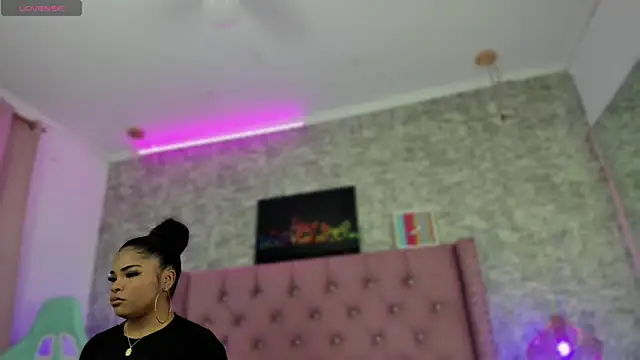 Snapshot of NahiaraReina chatting on 12, 12, 2024 NahiaraReina online show from 12, 12, 2024