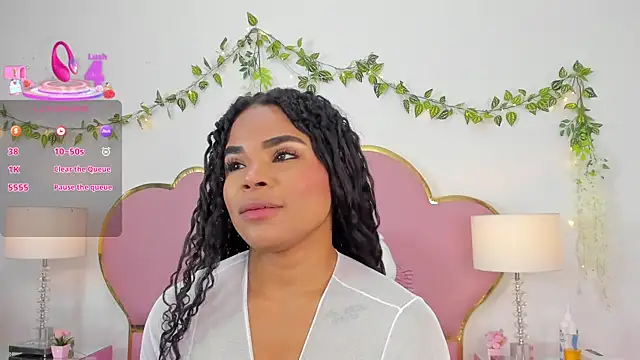 Snapshot of NahiaraReina chatting on 12, 9, 2025 NahiaraReina online show from 12, 9, 2025