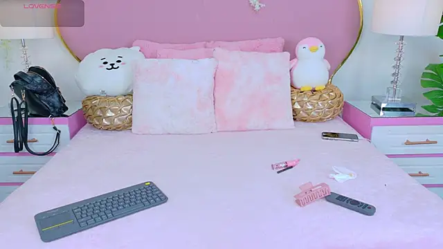 Snapshot of NahiaraReina chatting on 21, 10, 2025 NahiaraReina online show from 21, 10, 2025