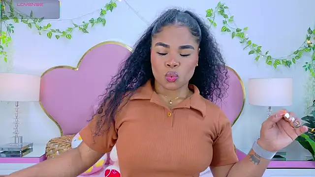 Snapshot of NahiaraReina chatting on 1, 11, 2025 NahiaraReina online show from 1, 11, 2025