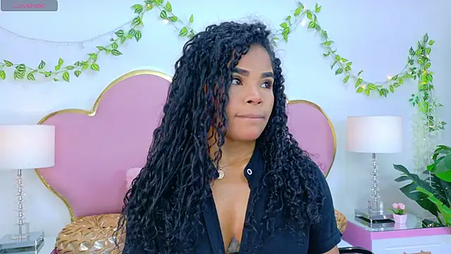 Snapshot of NahiaraReina chatting on 10, 11, 2025 NahiaraReina online show from 10, 11, 2025