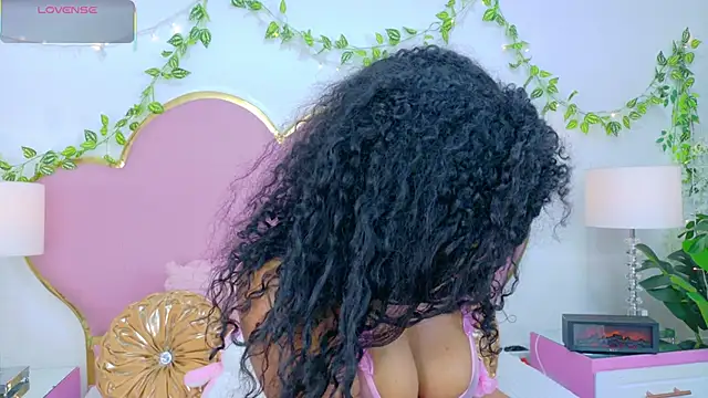 Snapshot of NahiaraReina chatting on 19, 11, 2025 NahiaraReina online show from 19, 11, 2025