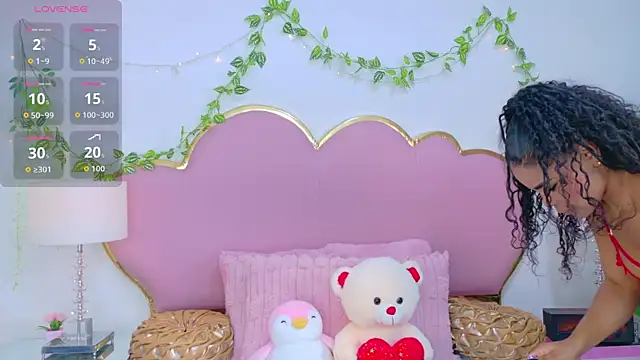 Snapshot of NahiaraReina chatting on 28, 11, 2025 NahiaraReina online show from 28, 11, 2025