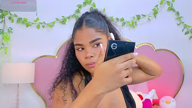 Snapshot of NahiaraReina chatting on 2, 12, 2025 NahiaraReina online show from 2, 12, 2025