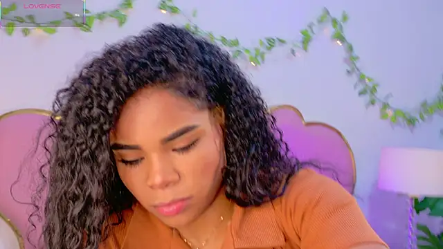 Snapshot of NahiaraReina chatting on 16, 12, 2025 NahiaraReina online show from 16, 12, 2025