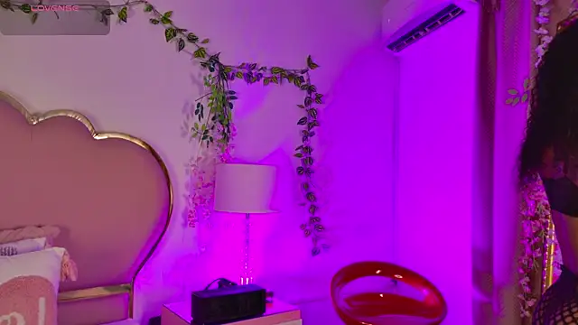 NahiaraReina online show from 20, 5, 2026