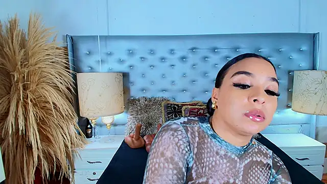 Snapshot of EileenBenzon chatting on 24, 2, 2025 EileenBenzon online show from 24, 2, 2025