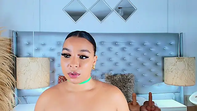 Snapshot of EileenBenzon chatting on 28, 2, 2025 EileenBenzon online show from 28, 2, 2025