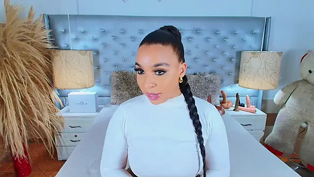 Snapshot of EileenBenzon chatting on 15, 3, 2025 EileenBenzon online show from 15, 3, 2025