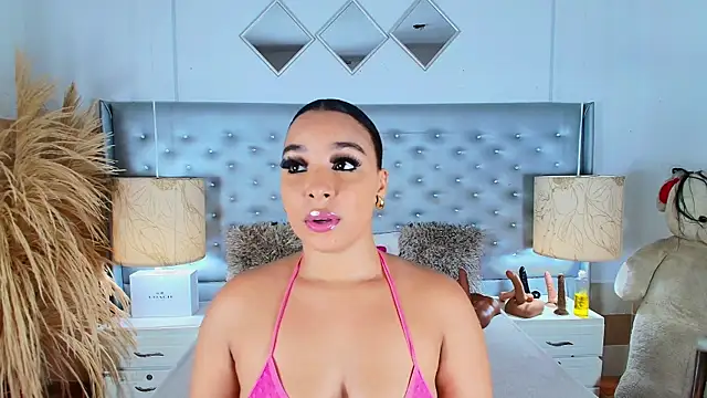 Snapshot of EileenBenzon chatting on 17, 3, 2025 EileenBenzon online show from 17, 3, 2025