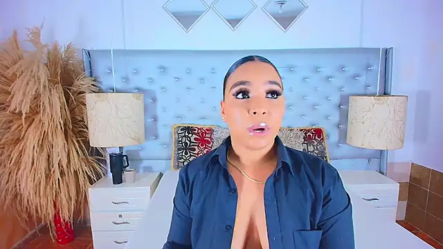 Snapshot of EileenBenzon chatting on 24, 10, 2025 EileenBenzon online show from 24, 10, 2025