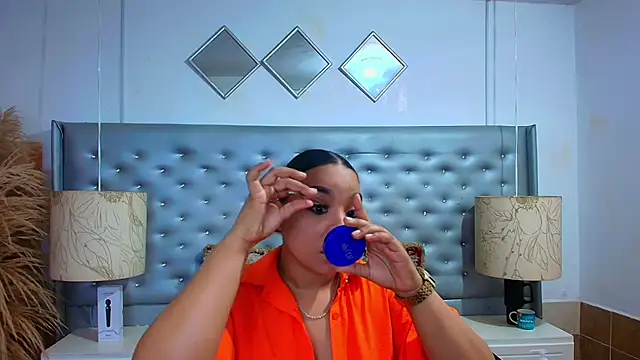 Snapshot of EileenBenzon chatting on 22, 11, 2025 EileenBenzon online show from 22, 11, 2025