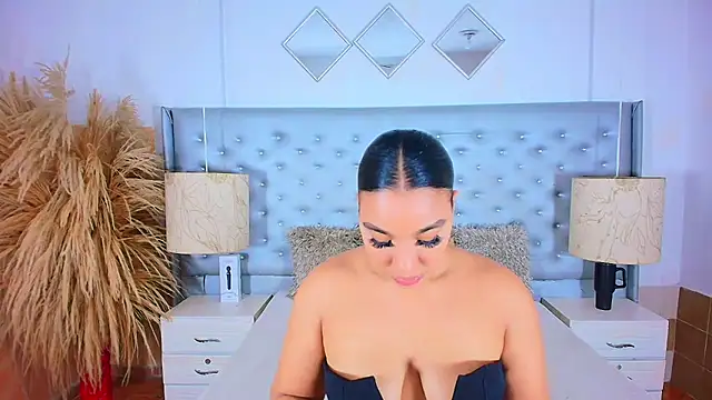 Snapshot of EileenBenzon chatting on 27, 11, 2025 EileenBenzon online show from 27, 11, 2025