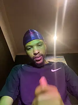 Snapshot of BlueIceCube chatting on 5, 10, 2025 BlueIceCube online show from 5, 10, 2025