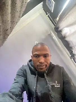 Snapshot of BlueIceCube chatting on 8, 11, 2025 BlueIceCube online show from 8, 11, 2025