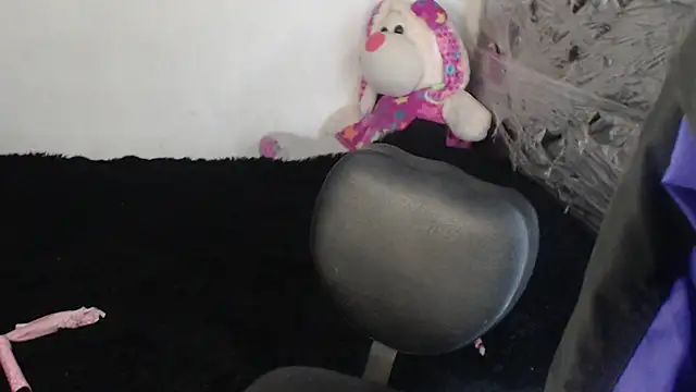 skinny sweet2411 online show from 3, 12, 2025