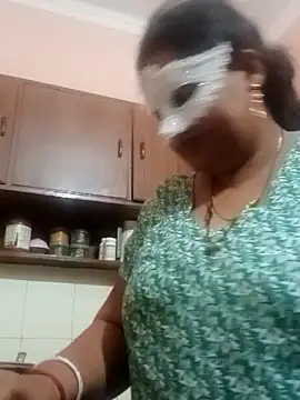 Snapshot of seemi_bhabhi chatting on 2, 2, 2025 seemi bhabhi online show from 2, 2, 2025