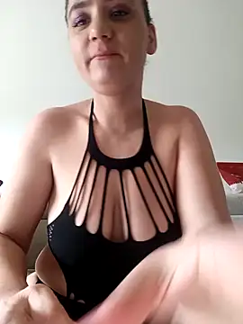 Snapshot of Nell-X chatting on 13, 12, 2024 Nell-X online show from 13, 12, 2024