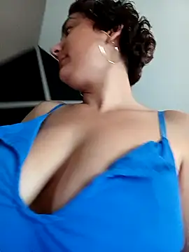 Snapshot of Nell-X chatting on 3, 10, 2025 Nell-X online show from 3, 10, 2025