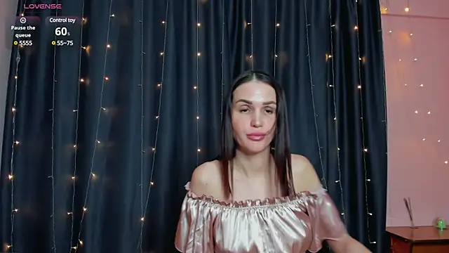 Snapshot of cross_the_line chatting on 7, 3, 2025 cross the line online show from 7, 3, 2025