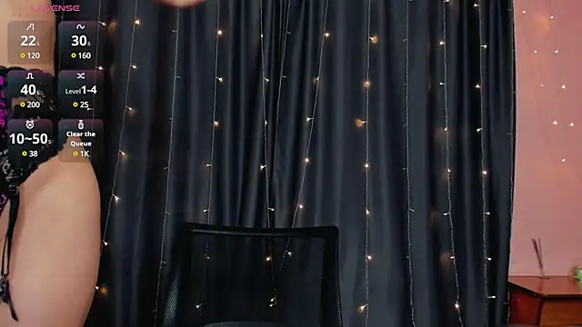 Snapshot of cross_the_line chatting on 8, 3, 2025 cross the line online show from 8, 3, 2025