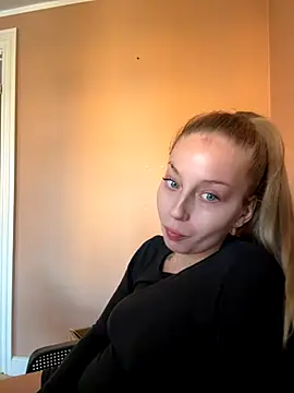 Snapshot of Hr_Frk_Olsen chatting on 25, 9, 2025 Hr Frk Olsen online show from 25, 9, 2025