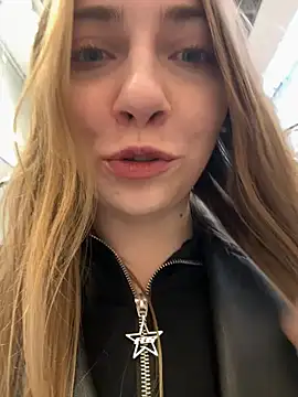 Snapshot of Sunny___Bunny chatting on 2, 12, 2025 Sunny Bunny online show from 2, 12, 2025